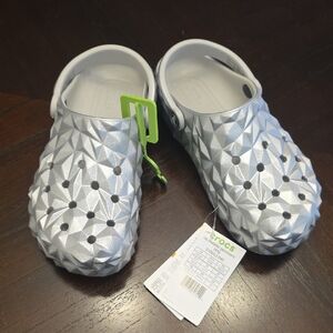 Extremely RARE Metallic CROCS  Silver Geometric Clog